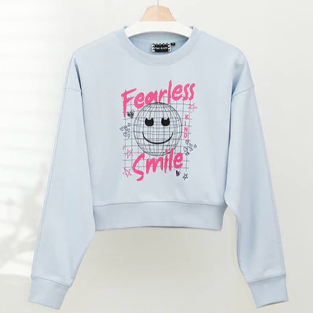 NWOT Toby Black  "FEARLESS AND SMILE" Women Crop Sweatshirt in Baby blue